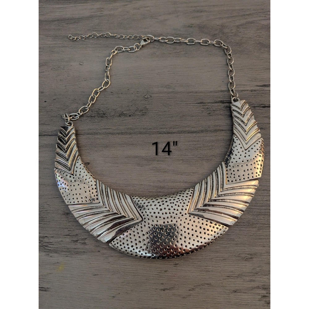 Silver Tone Textured Bib Statement Necklace Boho Chevron Hammered Crescent 14in